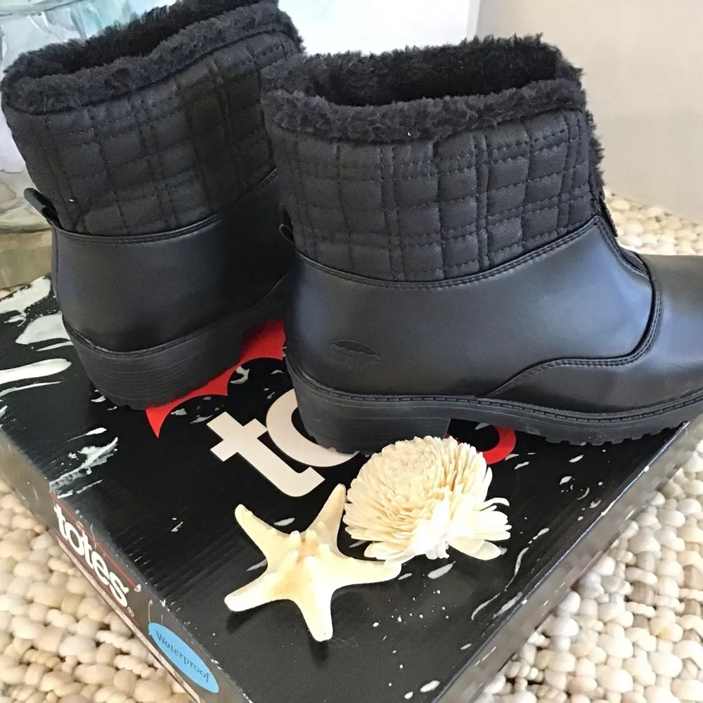 totes Women's Faux Fur/Quilted Waterproof Zip Boots, Size 9 NEW IN BOX